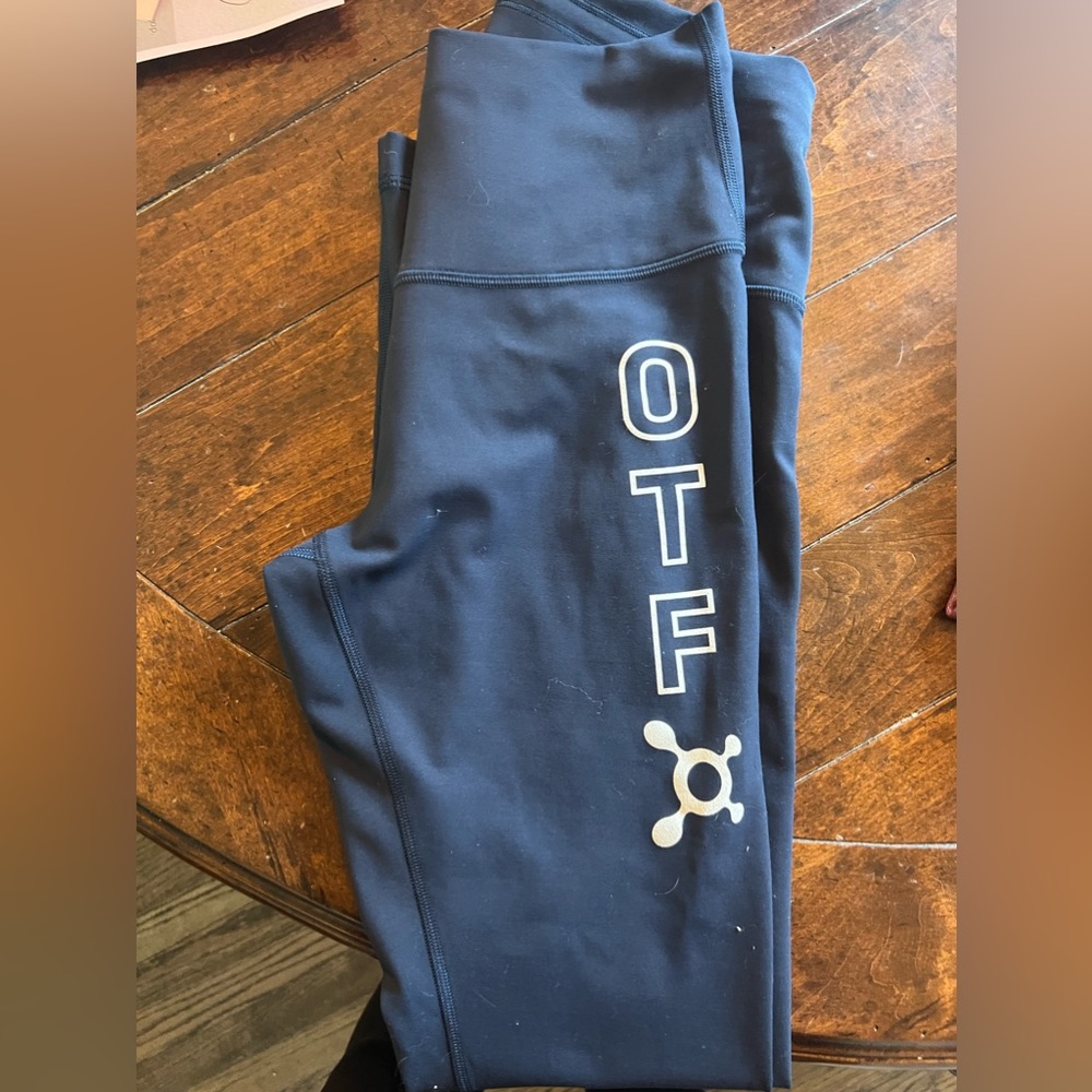 Lululemon Athletica Blue Leggings with Sporty Design